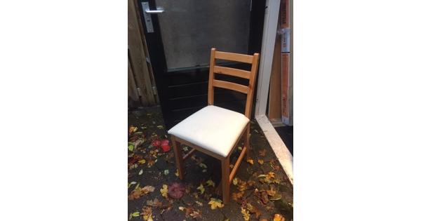 Houten stoel 